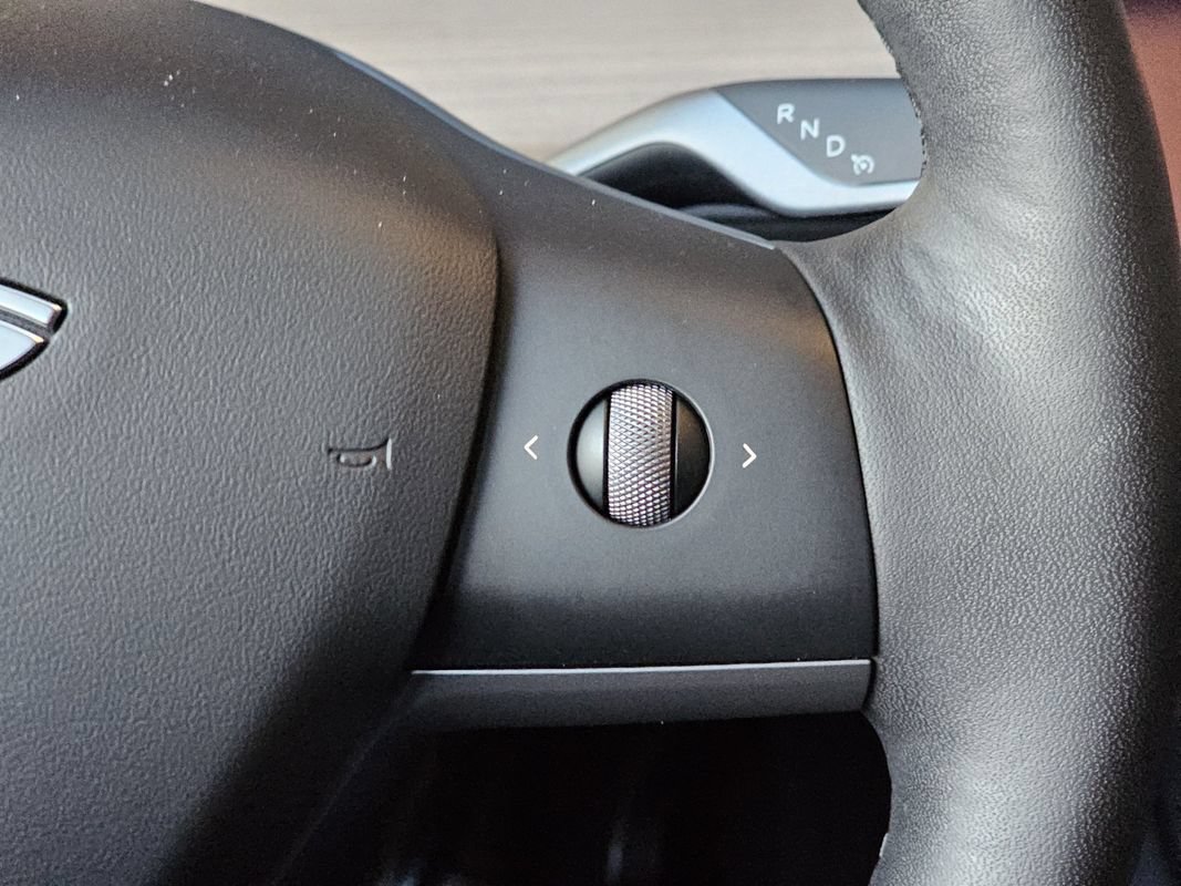 Used 2022 Tesla Model Y Long Range AWD/4WD image 21