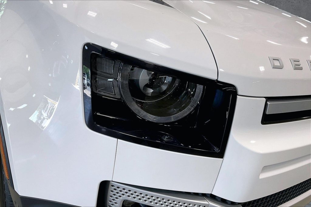 Certified 2024 Land Rover Defender 110 S AWD/4WD image 33