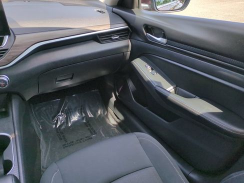 Used 2025 Nissan Altima 2.5 SV w/ SV Special Edition Package AWD/4WD image 16