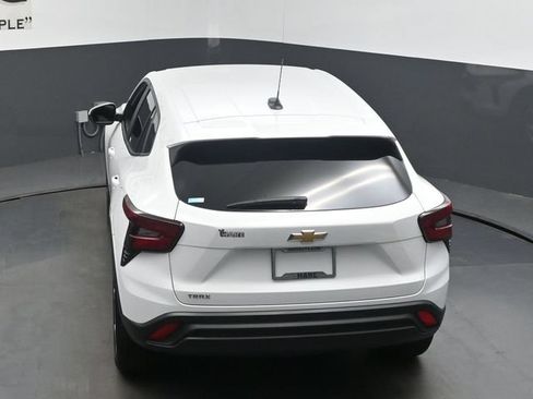 Used 2024 Chevrolet Trax LS w/ LS Convenience Package FWD image 61