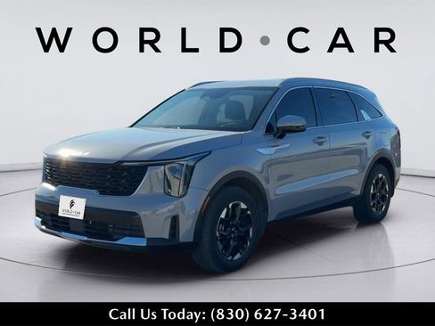 Certified 2025 Kia Sorento S image 4