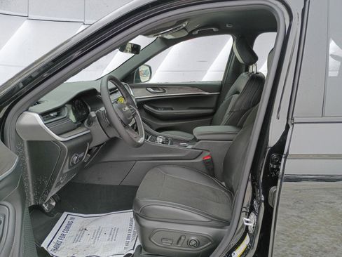 New 2026 Jeep Grand Cherokee Altitude AWD/4WD image 10