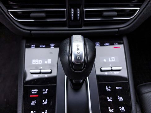 Used 2023 Porsche Macan Turbo image 28