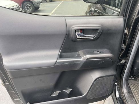 Used 2022 Toyota Tacoma TRD Sport image 21