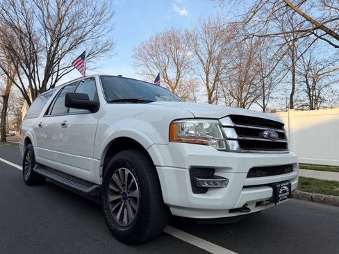 Used 2016 Ford Expedition EL XLT w/ Equipment Group 202A AWD/4WD image 4