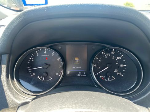 Used 2019 Nissan Rogue SV FWD image 7