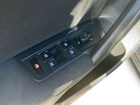 Used 2021 Volkswagen Tiguan S image 23