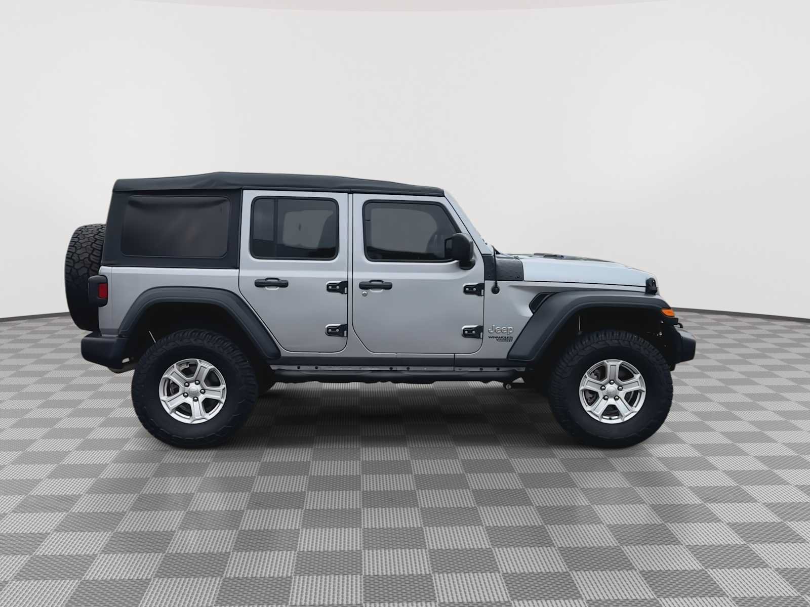 Used 2018 Jeep Wrangler Unlimited Sport S AWD/4WD image 9