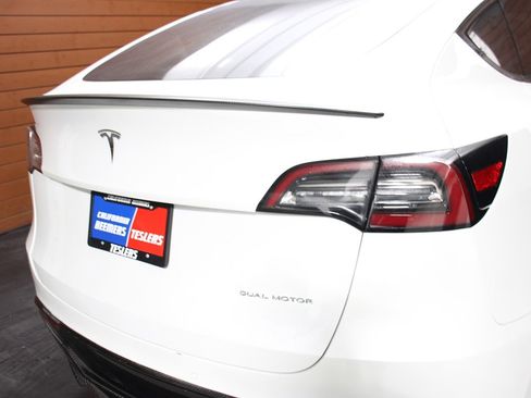 Used 2020 Tesla Model Y Performance image 3