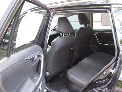 Certified 2021 Toyota RAV4 LE AWD/4WD image 14