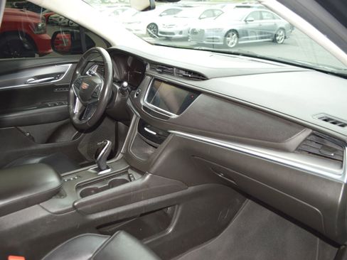 Used 2018 Cadillac XT5 Luxury w/ Driver Awareness Package AWD/4WD image 23