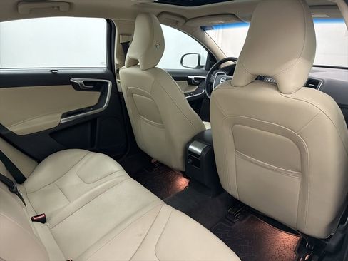 Used 2017 Volvo S60 T5 Inscription image 23