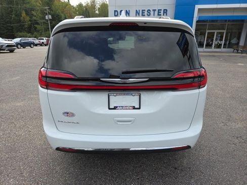 Used 2022 Chrysler Pacifica Touring-L image 21