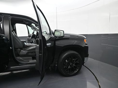 Used 2022 Chevrolet Silverado 1500 LTZ w/ LTZ Premium Package AWD/4WD image 9