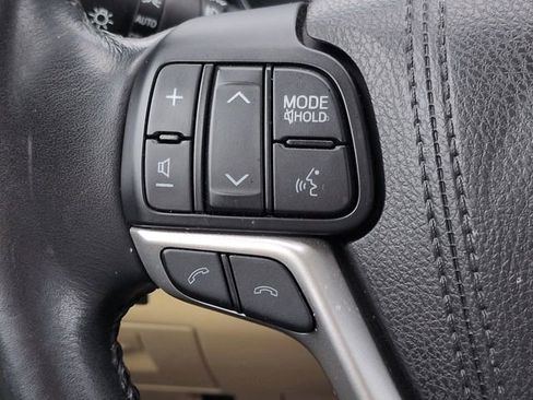 Used 2017 Toyota Highlander Limited AWD/4WD image 26