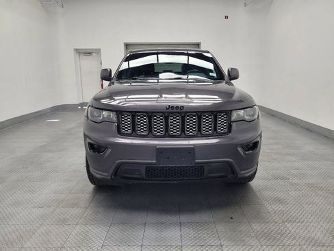 Used 2018 Jeep Grand Cherokee Altitude AWD/4WD image 15