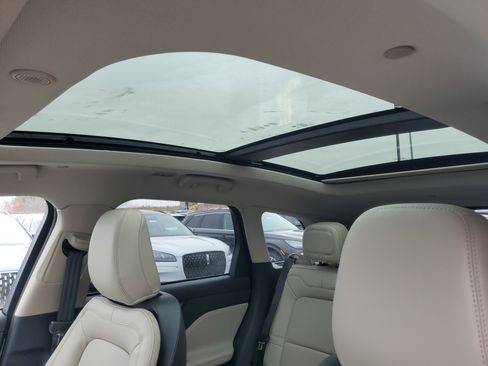 New 2026 Lincoln Corsair Premiere image 11