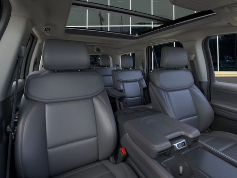 New 2025 Ford Expedition Active image 10