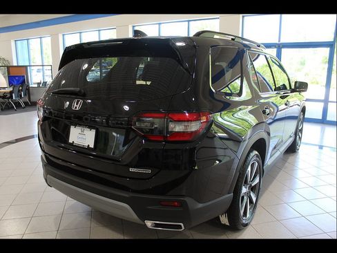 Certified 2023 Honda Pilot Touring image 5