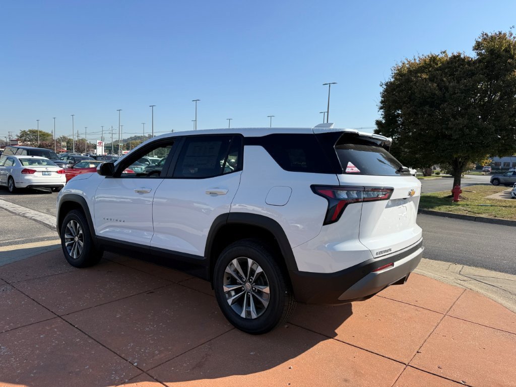 New 2027 Chevrolet Equinox LT FWD image 4