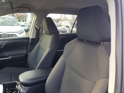 Used 2024 Toyota RAV4 LE image 17