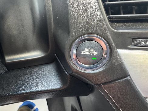 Used 2020 GMC Yukon XL SLT image 30