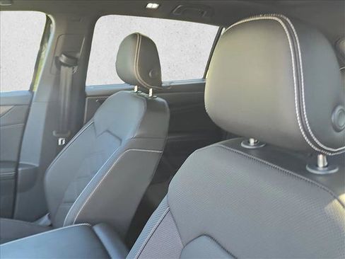 Certified 2026 Volkswagen Atlas Cross Sport SE w/ Panoramic Sunroof Package FWD image 17