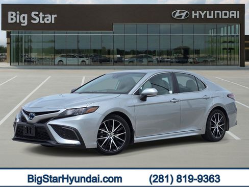 Used 2023 Toyota Camry SE w/ Audio Upgrade Package FWD image 1