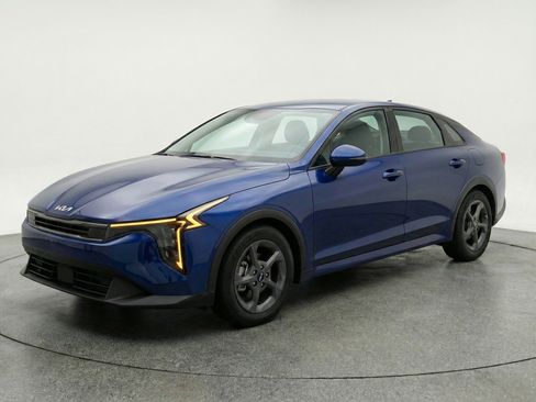 Used 2025 Kia K4 FWD image 3