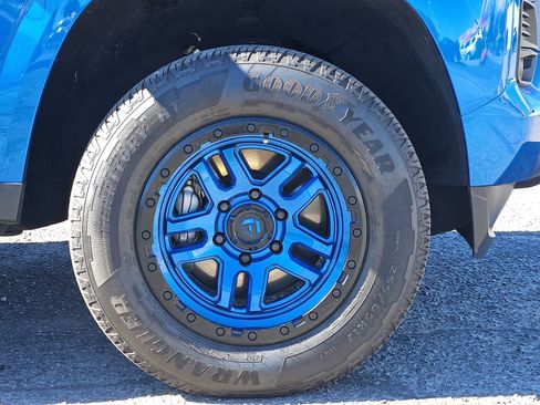 Used 2023 Chevrolet Colorado LT w/ LT Convenience Package II image 5