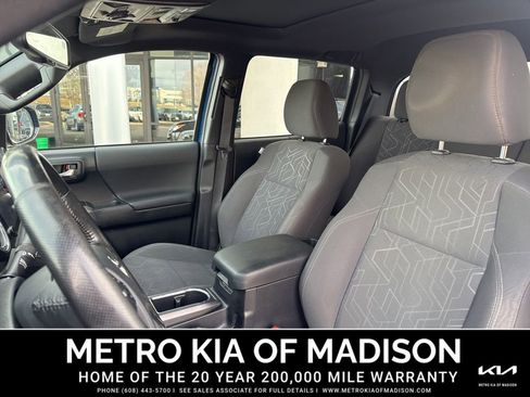 Used 2016 Toyota Tacoma TRD Off-Road w/ Premium & Technology Package image 16