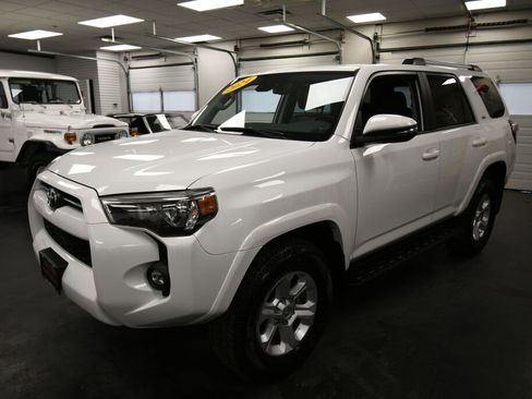 Certified 2024 Toyota 4Runner SR5 Premium image 3