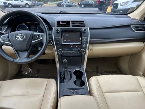 Used 2017 Toyota Camry XLE image 3