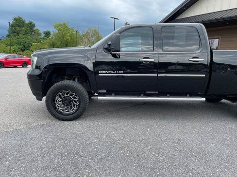 Used 2013 GMC Sierra 2500 Denali w/ Suspension Package, Off-Road AWD/4WD image 2