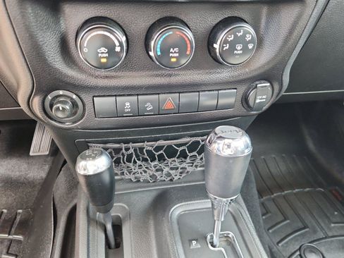 Used 2017 Jeep Wrangler Unlimited Sport w/ Quick Order Package 24S AWD/4WD image 22