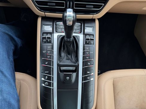 Used 2021 Porsche Macan AWD/4WD image 30