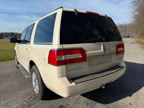 Used 2007 Lincoln Navigator Ultimate image 3