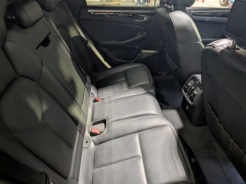 Used 2017 Porsche Macan image 24