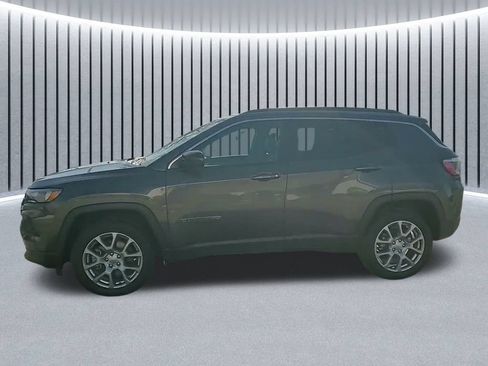 Used 2023 Jeep Compass Latitude AWD/4WD image 18