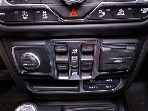 Used 2021 Jeep Wrangler Unlimited Sahara AWD/4WD image 21