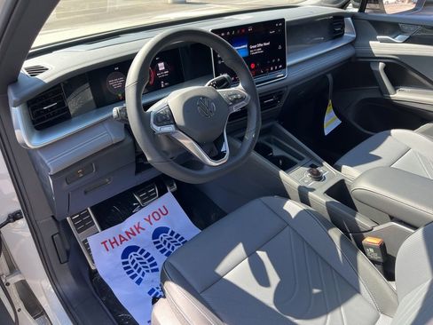 New 2026 Volkswagen Tiguan SE R-Line FWD image 14