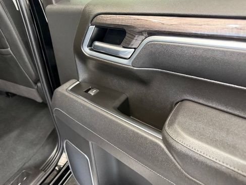 Used 2025 Chevrolet Silverado 1500 LTZ AWD/4WD image 27