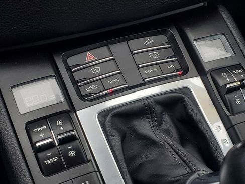 Used 2018 Porsche Macan Turbo AWD/4WD image 19