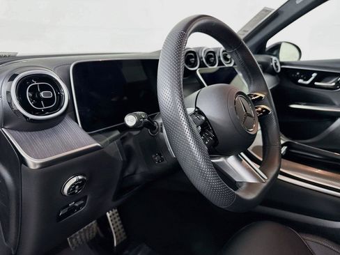 Used 2026 Mercedes-Benz GLC 300 4MATIC image 4