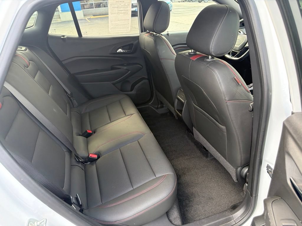 Used 2024 Chevrolet Trax RS w/ Sunroof Package FWD image 12