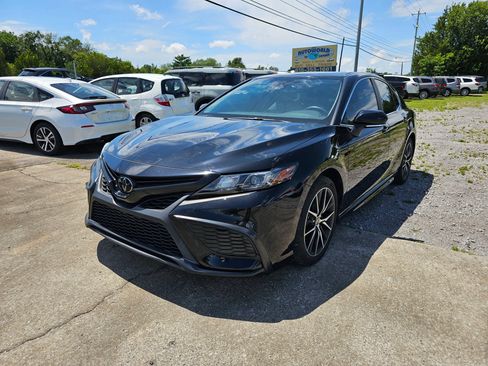 Used 2023 Toyota Camry SE FWD image 1