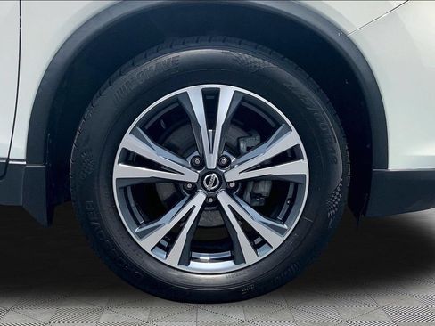 Used 2019 Nissan Rogue SV w/ Premium Package FWD image 22