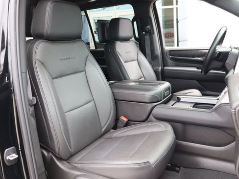 Used 2024 GMC Yukon Denali w/ Advanced Technology Package AWD/4WD image 24