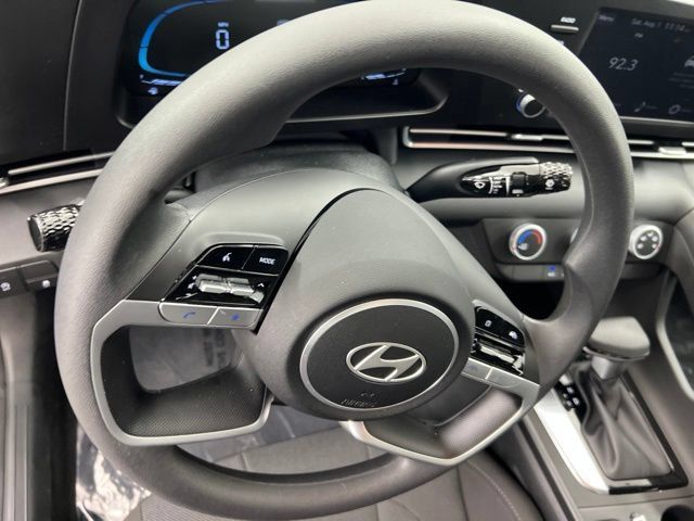 Used 2025 Hyundai Elantra SE FWD image 20