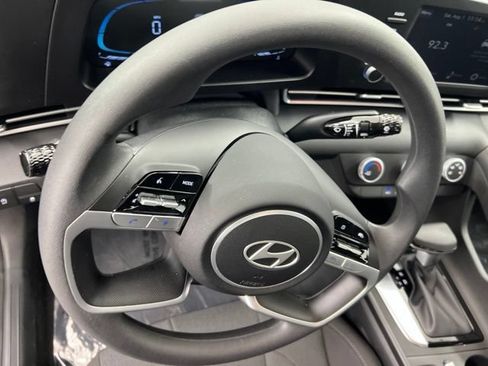 Used 2025 Hyundai Elantra SE FWD image 20